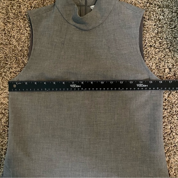 EUC Trina Turk Jaya Tunic Mock Neck Sleeveless Top in Gray Sz 2 - Picture 6 of 9